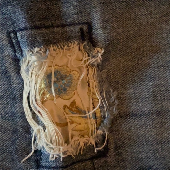 Ripped jeans with silk patches. - Picture 2 of 4